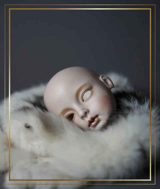 .
8回目の絵付けが焼きあがった
加筆するか悩むところ..
もう一回焼くか焼かぬか
ん゛～

#球体関節人形 #創作人形 #ビスクドール #dollphotography #bjd #人形 #制作過程 #uncreerアンクレール