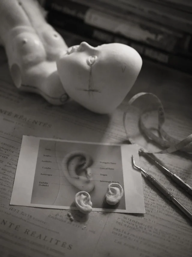 .
耳の造形

Sculpting the ear

#ビスクドール #人形制作 #ヴィクトリアン #アンティーク #bisquedoll
#artdoll #dollartist #victoriandoll #handmadedoll
#dollmaking #workinprogress #Uncreerアン・クレール