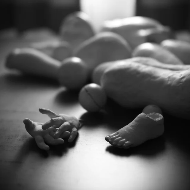 .
また原型制作の日々へ

ひとり静かに粘土に触れる時間は心が落ち着きます

Back to sculpting.
Quiet moments alone with clay bring me a sense of calm.

#ビスクドール #創作人形 #人形制作 #原型制作 #制作風景 #粘土 #BisqueDoll #ArtDoll #DollMaking #Sculpting #Uncreerアンクレール