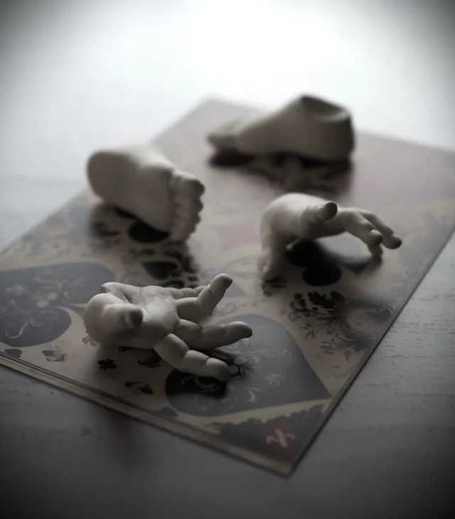 .
手足の粘土原型がようやく完成しました。

嬉しい

次は頭と胴体を作ります。

The arms and legs are finally finished.
Next, I’ll make the head and body.

#ビスクドール #創作人形 #人形制作 #原型制作 #粘土 #造形 #手作り人形 #BisqueDoll #ArtDoll #DollMaking #Uncreerアンクレール